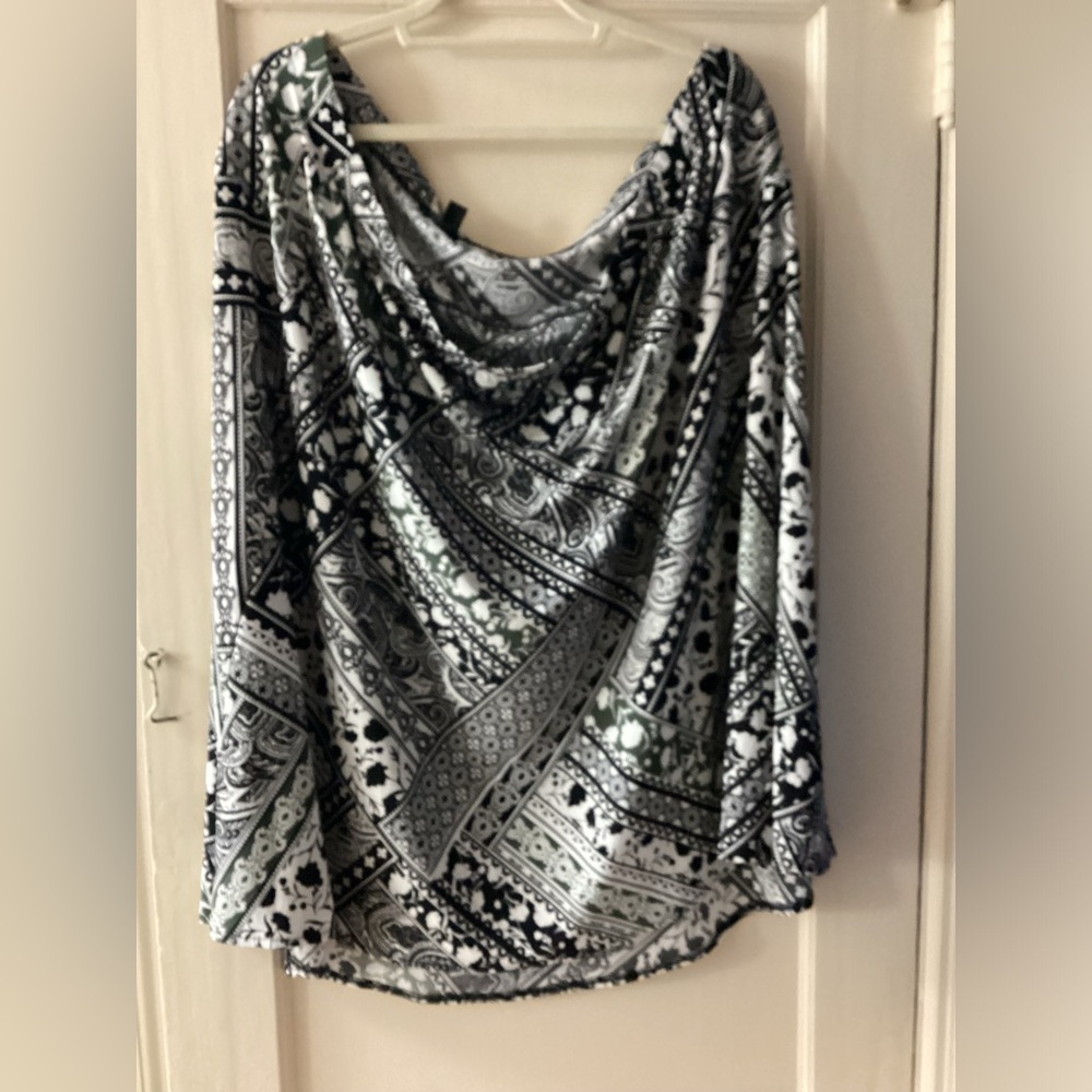 Women’s Roz and Ali skirt-Size 3X- Black and White